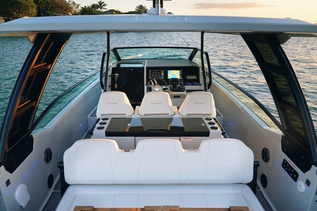 35 SAXDOR luxury charter yacht - 1635 N Bayshore Dr, Miami, FL 33132, США