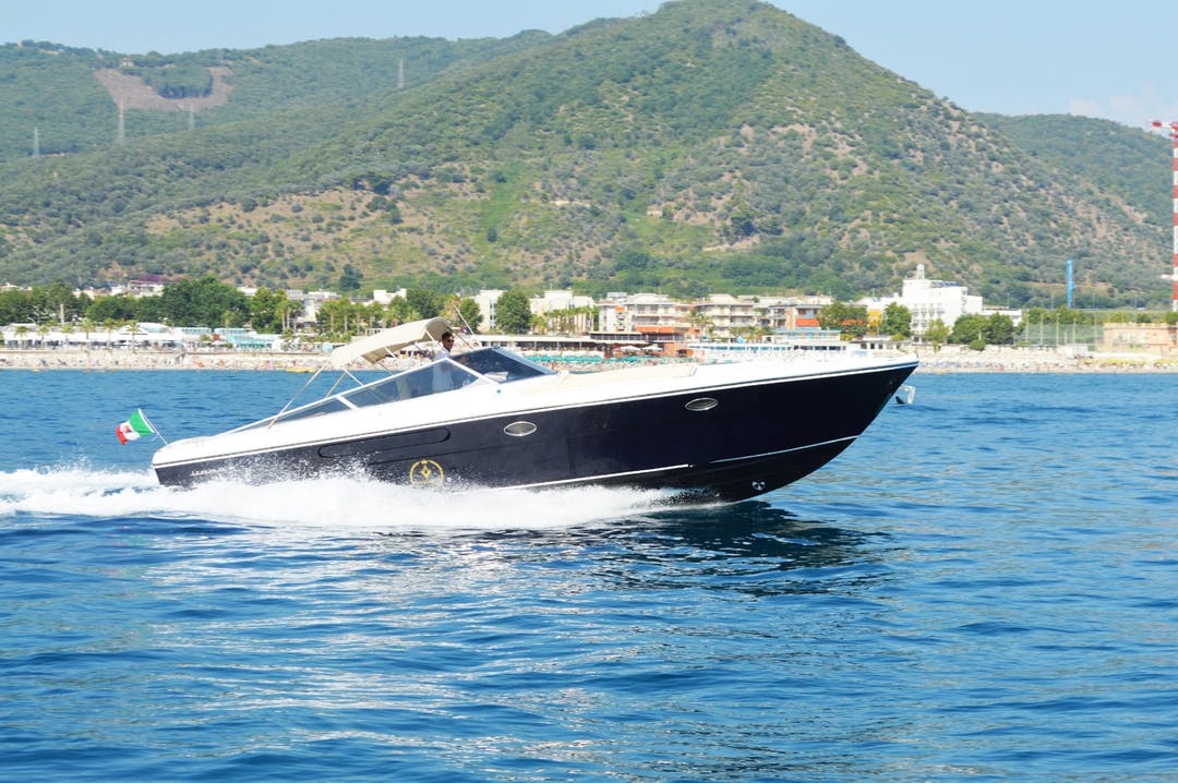 40 Itama luxury charter yacht - Amalfi Harbor Marina Coppola, Piazzale dei Protontini, Amalfi, SA, Italy