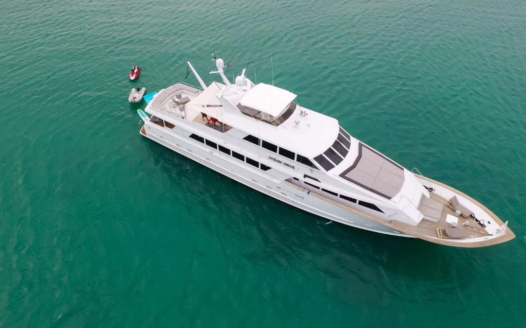 124 Broward luxury charter yacht - Island Gardens, MacArthur Causeway, Miami, FL, USA