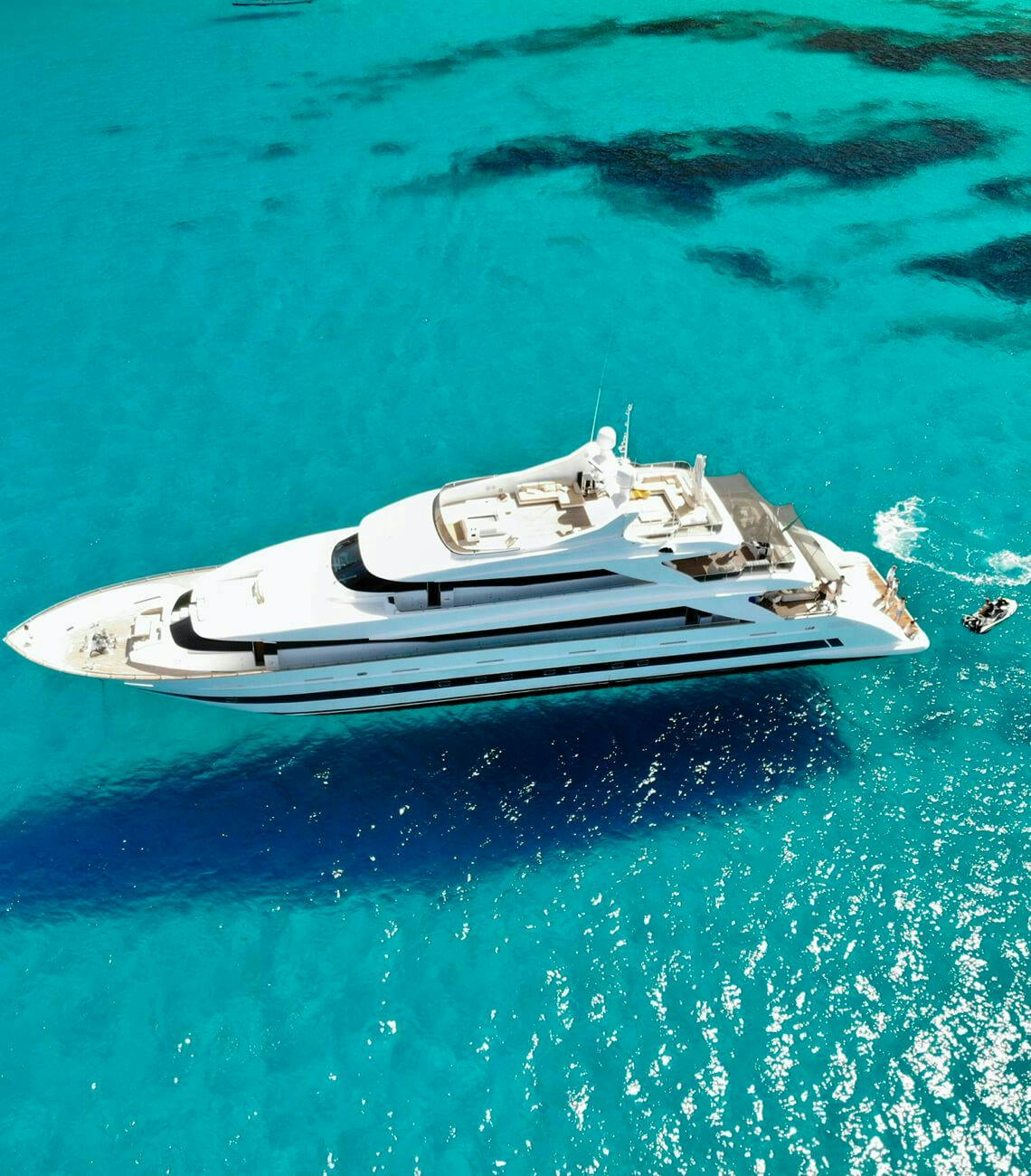 Jet-Set Bohemian: Luxury Yacht Living