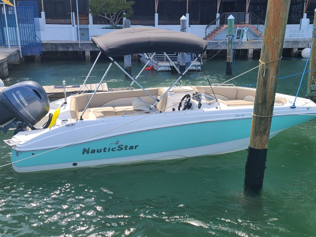 21 Nautistar luxury charter yacht - 1635 N Bayshore Dr, Miami, FL 33132, USA