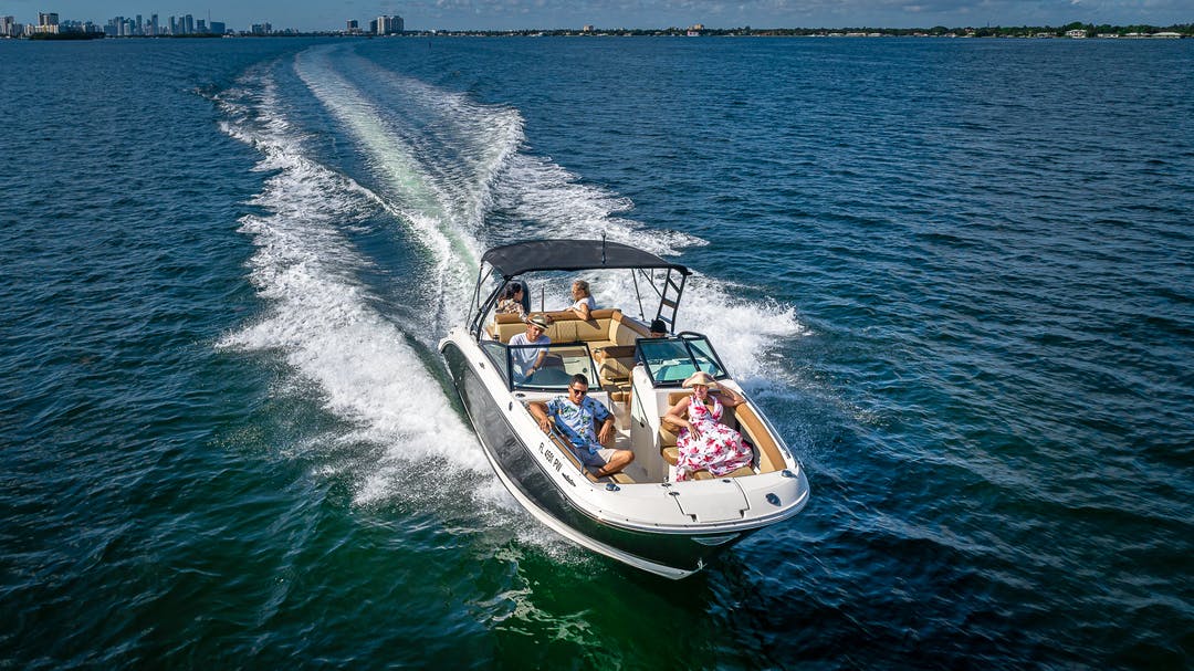29 Searay luxury charter yacht - 5225 Collins Ave, Miami, FL 33140, États-Unis