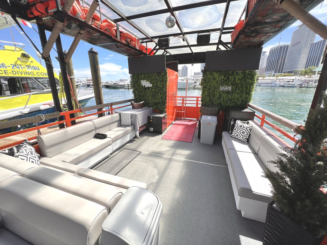 50 Trident luxury charter yacht - 401 Biscayne Blvd, Miami, FL 33132, USA
