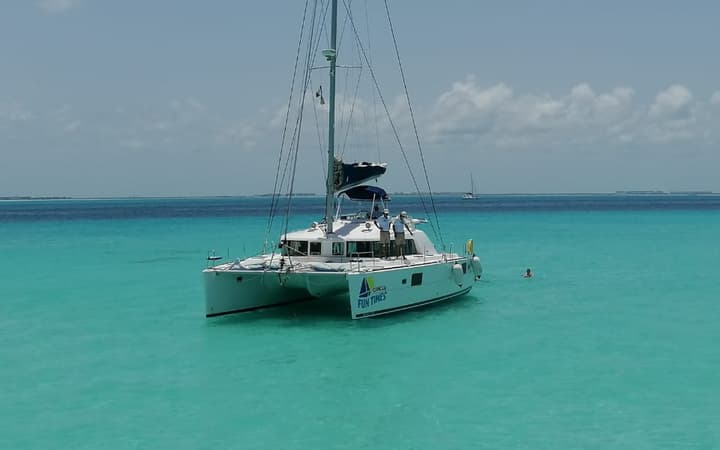 2010 45 Lagoon Catamaran 25 guests