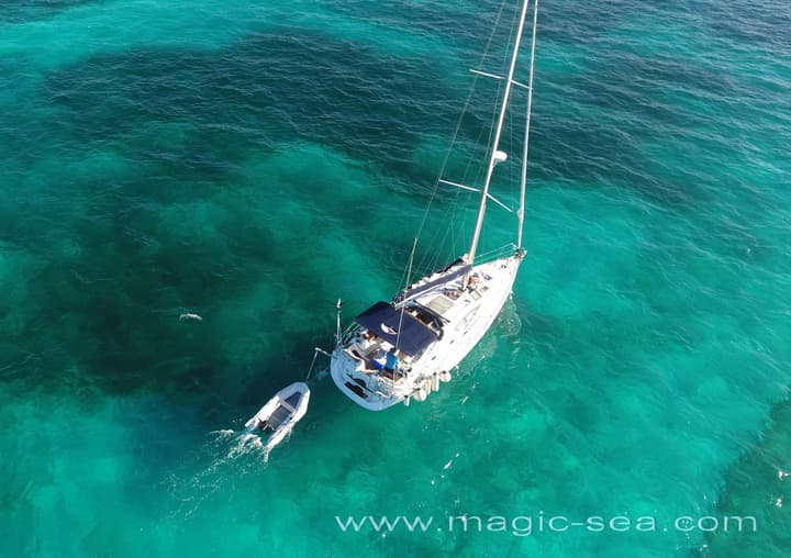 42' Sailing yacht in Canun! Great crew!