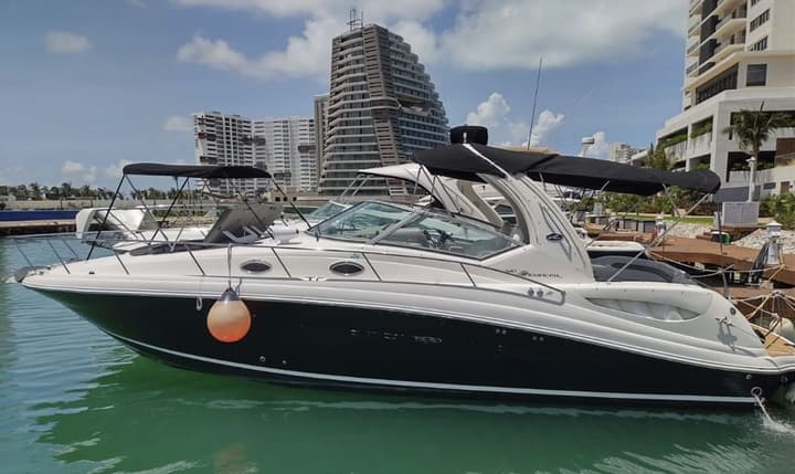 35' Searay in Cancun.