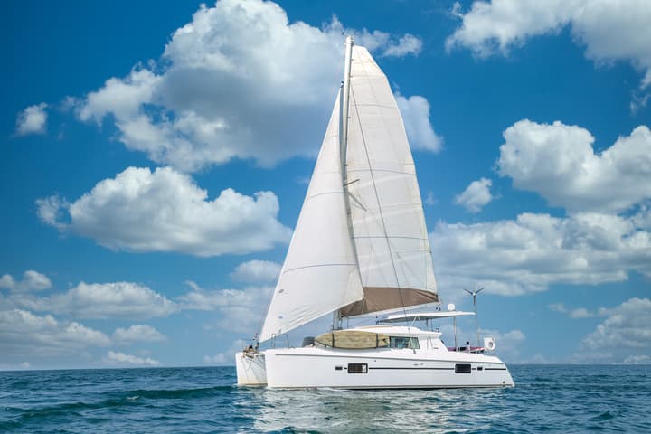 Beautiful 42' Catamaran Lagoon