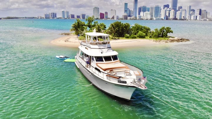 60' Hatteras Miami Style Ship