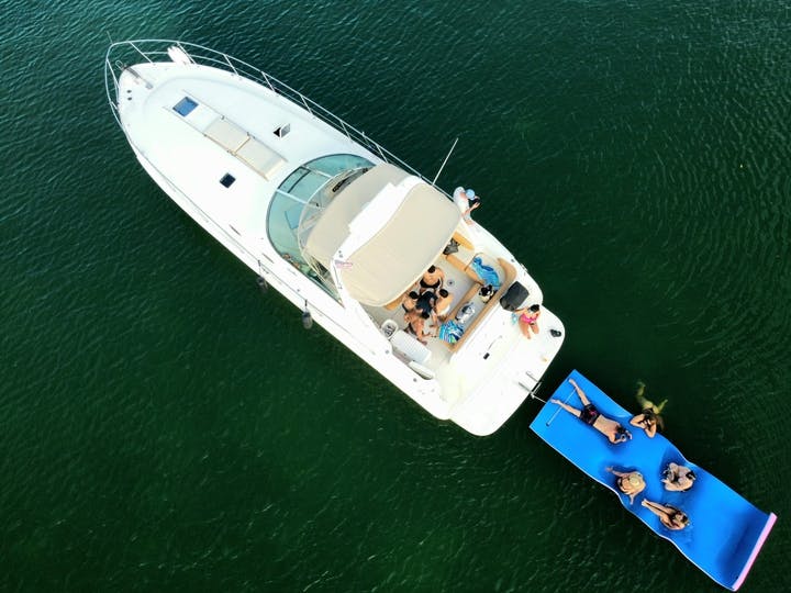 Enjoy the life with this 45 ft Yacht in Miami