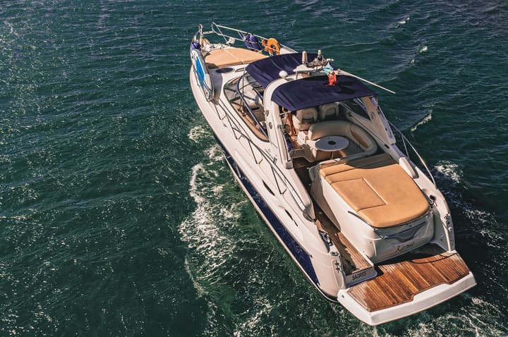 Enjoy the Algarve coast on a luxury yacht
