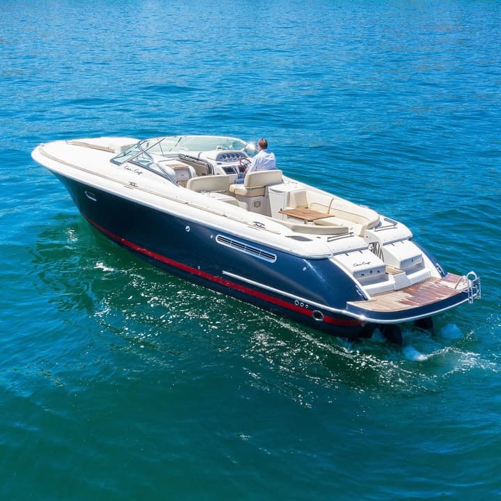 Luxury Manhattan Yacht: Champagne & Catering