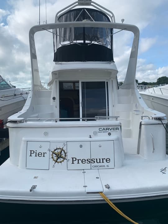 Multi Level 47' Carver Yacht for 13, Chicago