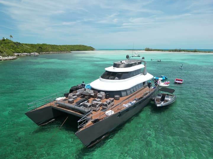 M/Y Catamaran 80ft capacity 55 guests