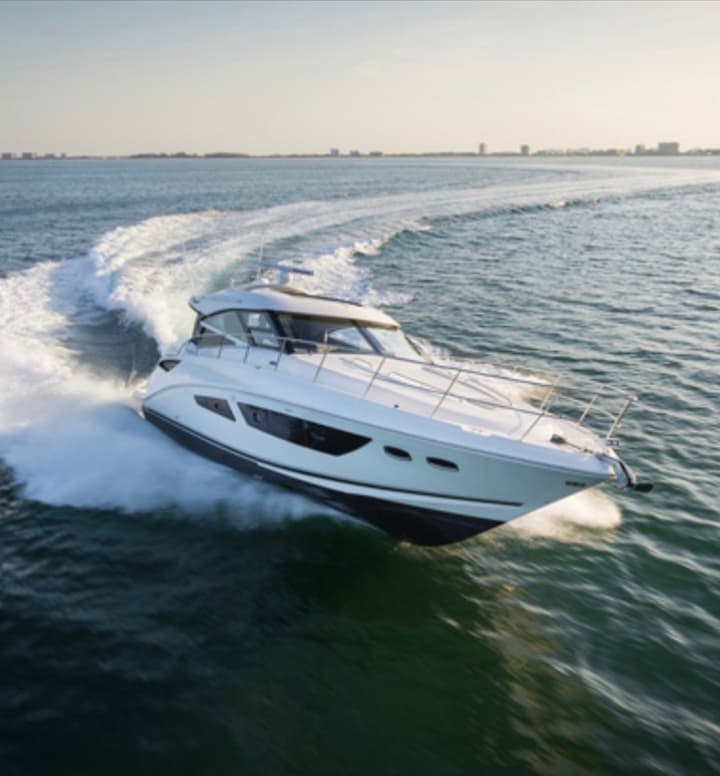 Luxurious Sea Ray 470