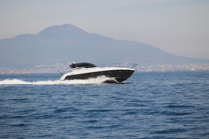 650 BLU Custom Luxury Yacht | Capri & Amalfi