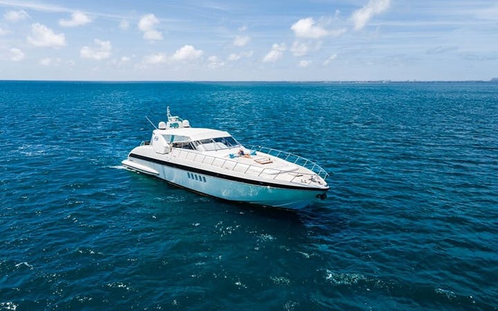 80' Mangusta Open - 2005 Mangusta 80 luxury yacht for sale/ available for purchase