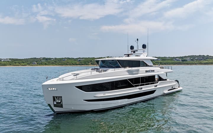 90 Horizon luxury charter yacht - 3400 N Flagler Dr, West Palm Beach, FL, USA
