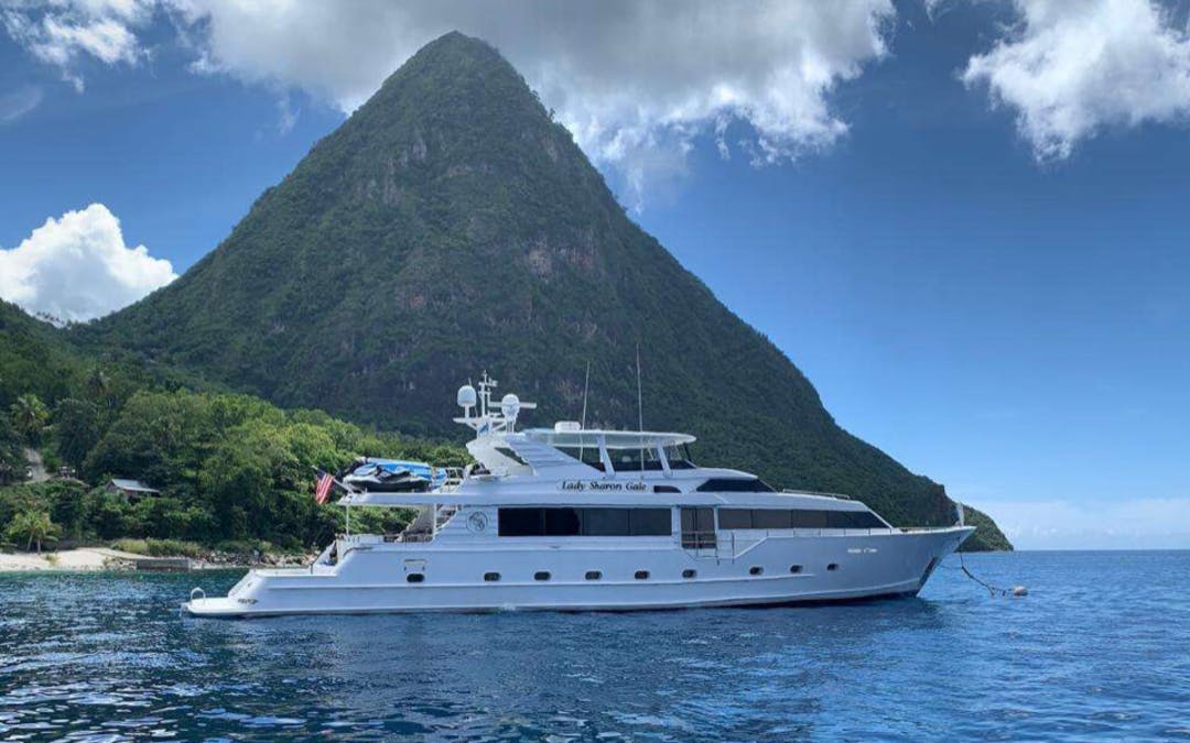 112' Broward luxury charter yacht - St-martin