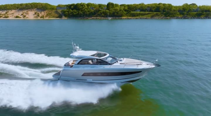 40 Jeanneau luxury charter yacht - Mariner's Cove Marine, Canoe Place Road, Hampton Bays, NY, USA