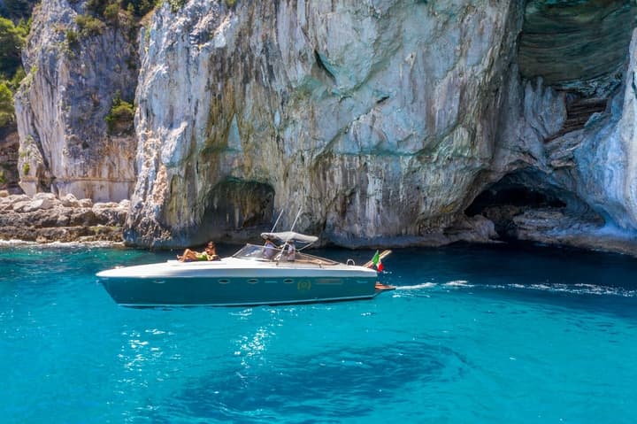 40 Itama luxury charter yacht - Capri, Metropolitan City of Naples, Italy