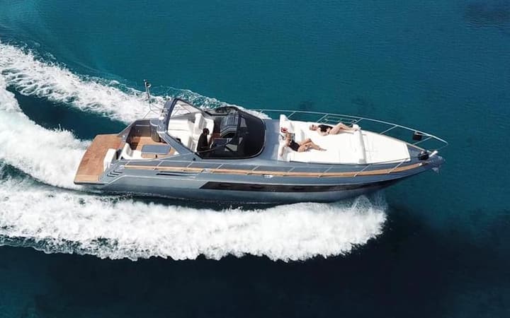 44 Cranchi luxury charter yacht - Mýkonos, Greece
