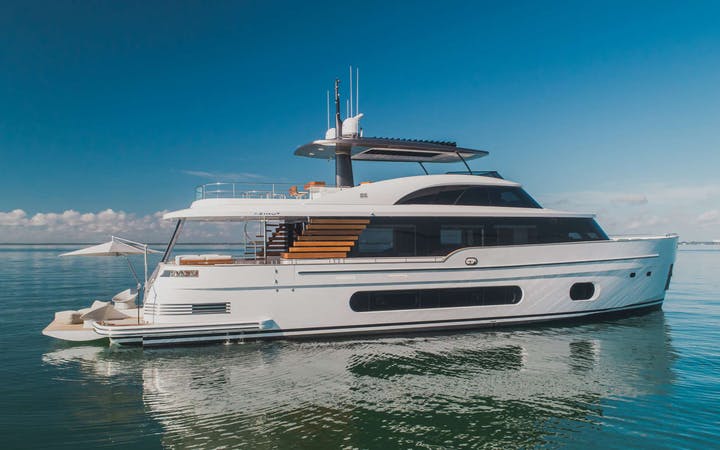 82 Azimut luxury charter yacht - Pompano Beach, FL, USA