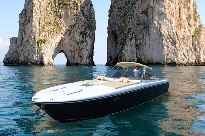 40' Itama luxury charter yacht - Amalfi Harbor Marina Coppola, Piazzale dei Protontini, Amalfi, SA, Italy