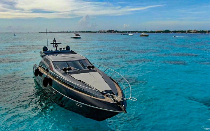 64 Sunseeker Predator luxury charter yacht - Av. Bonampak MZ27 LT1, Puerto Juarez, Zona Hotelera, 77500 Cancún, Q.R., Mexico