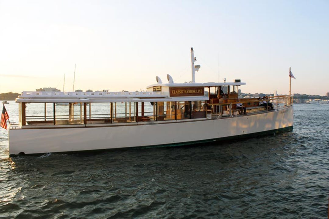 80 Manhattan luxury charter yacht - Chelsea Piers, New York, NY, USA