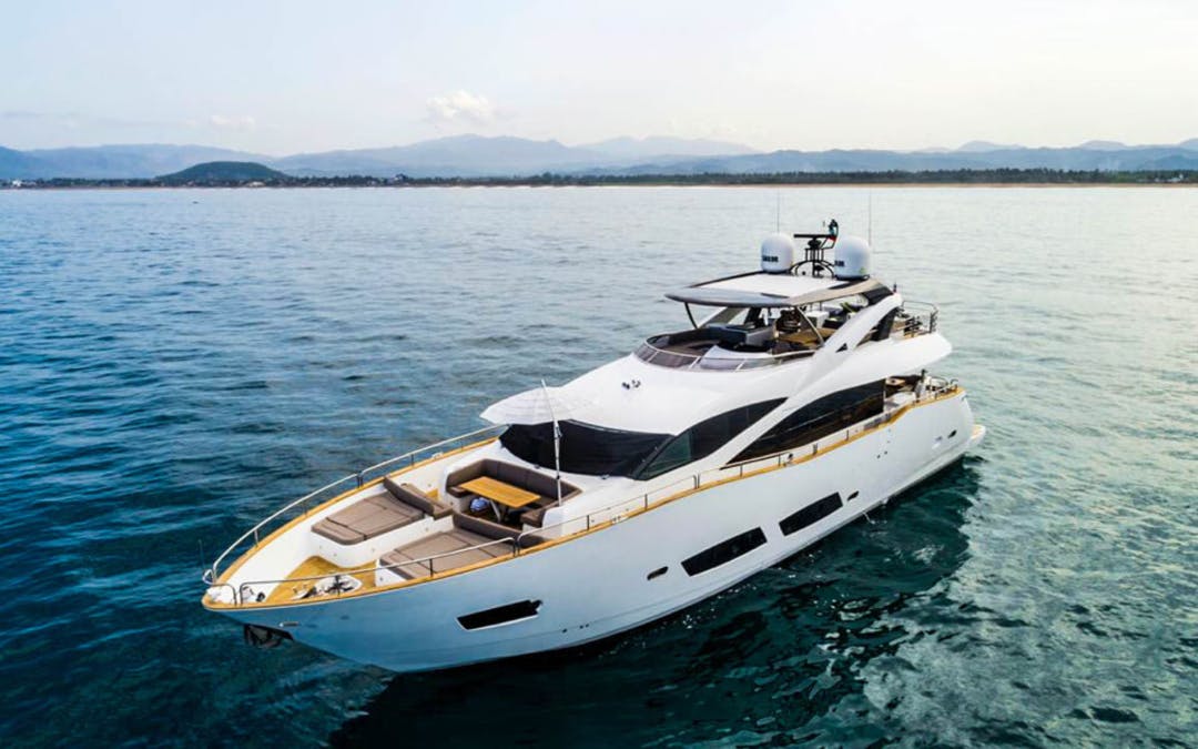 90 Sunseeker luxury charter yacht - Policentro Ó Marina Palmira, La Paz, Baja California Sur, Mexico