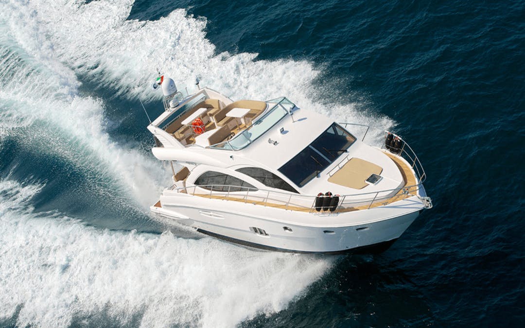 56 yacht luxury charter yacht - Dubai Marina - Dubai - United Arab Emirates