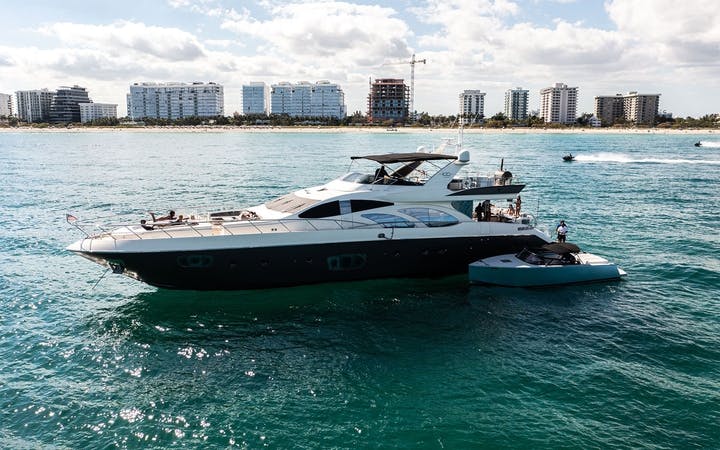 100 Azimut luxury charter yacht - Turnberry Marina, Turnberry Way, Aventura, FL, USA
