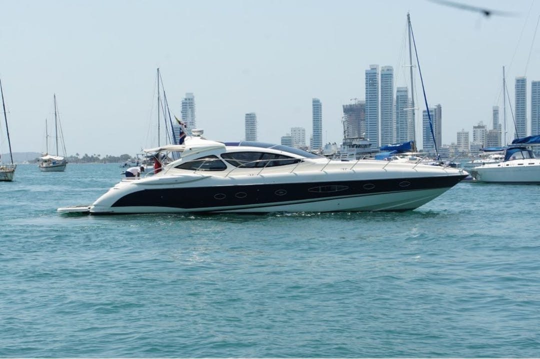 55 Azimut luxury charter yacht - PUNTA IGUANA CLUB NAUTICO, Calle 24, Cartagena, Cartagena Province, Bolívar, Colombia