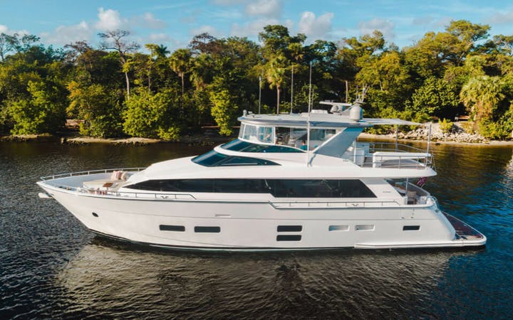 75 Hatteras luxury charter yacht - Nassau, Bahamas