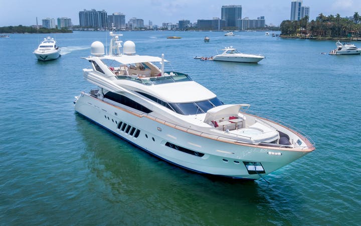 100 Dominator luxury charter yacht - Island Gardens, MacArthur Causeway, Miami, FL, USA