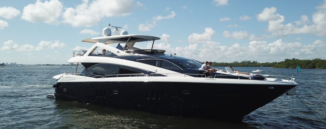 90 Sunseeker luxury charter yacht - Newport, Rhode Island, USA