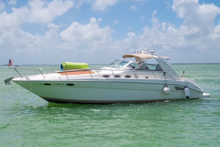 40 Sea Ray luxury charter yacht - Cancún, Quintana Roo, Mexico