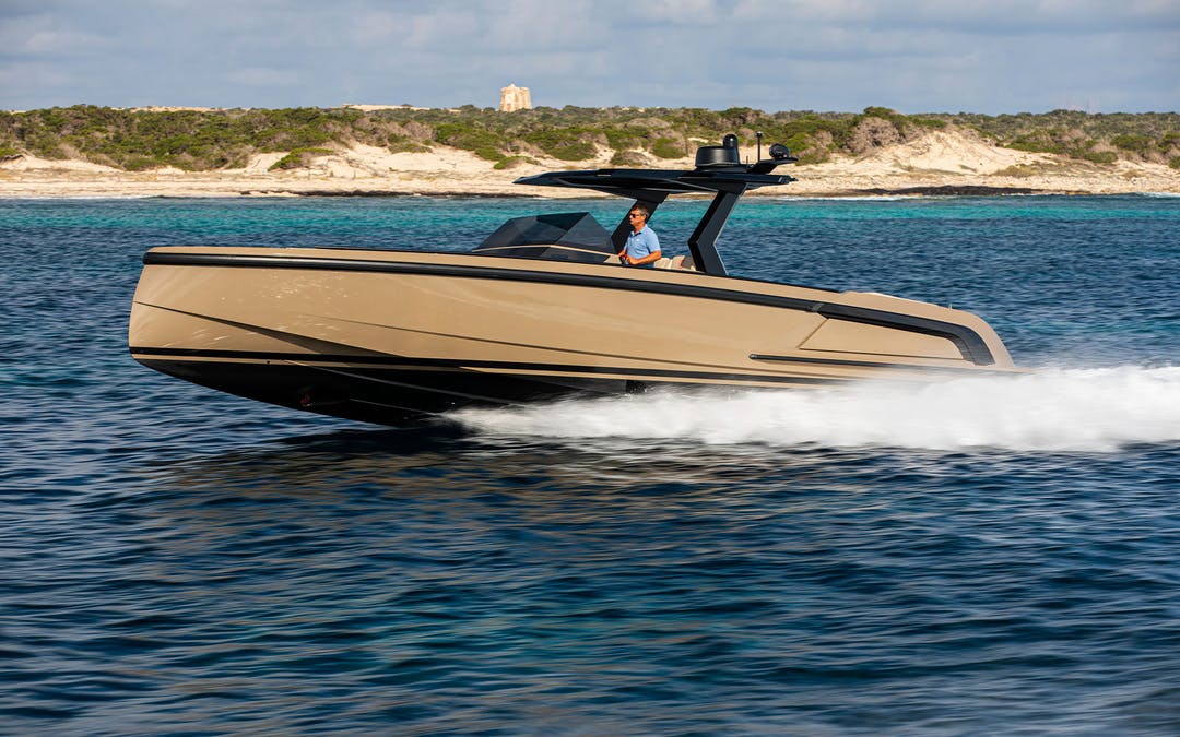 40 Vanquish luxury charter yacht - Golfo Aranci, Province of Sassari, Italy
