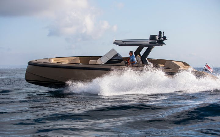 40 Vanquish luxury charter yacht - Golfo Aranci, Province of Sassari, Italy