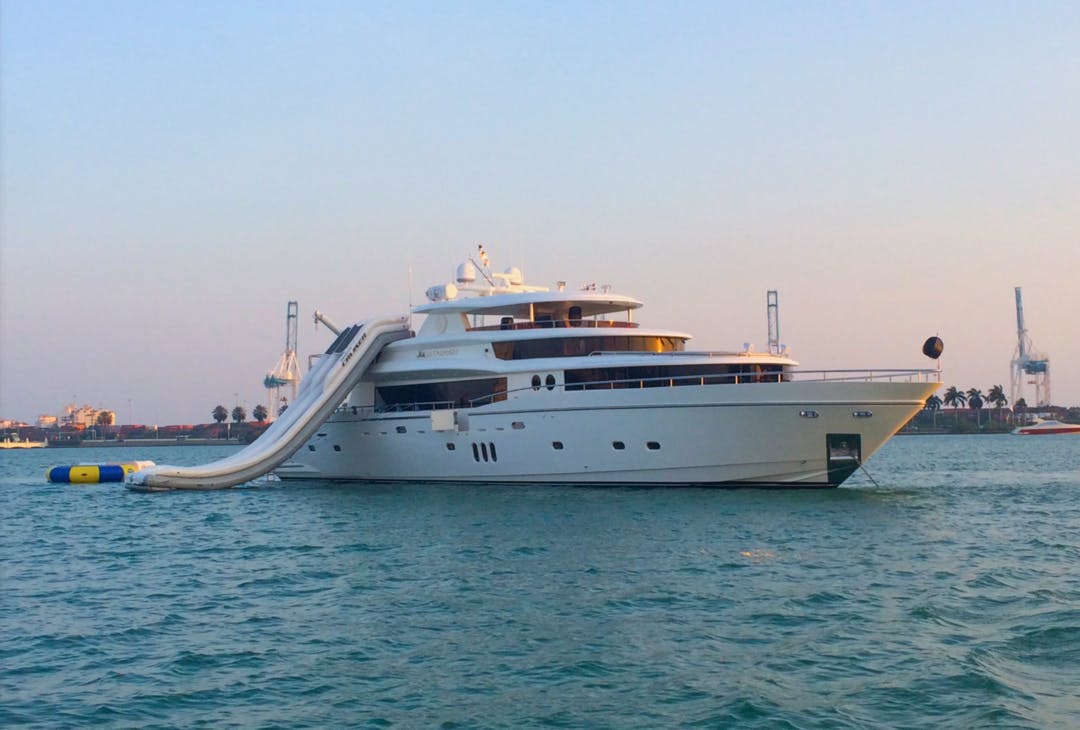 103' Johnson luxury charter yacht - New-york