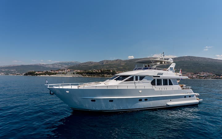 65 Moonen luxury charter yacht - Marina Lav, Grljevačka ulica 2a, Podstrana, Croatia