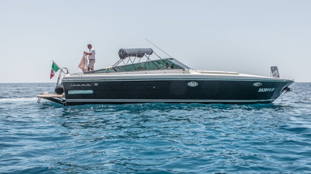38' Itama luxury charter yacht - Capri, Metropolitan City of Naples, Italy - 0