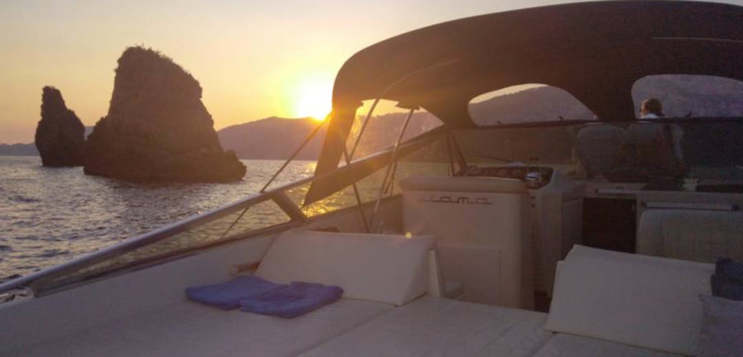 38' Itama luxury charter yacht - Capri, Metropolitan City of Naples, Italy - 1