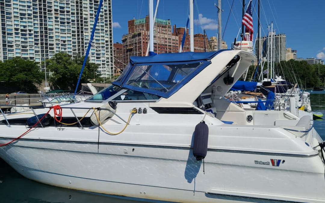 32 Wellcraft Martinique luxury charter yacht - Belmont Harbor South, North Lake Shore Drive, Chicago, IL, USA