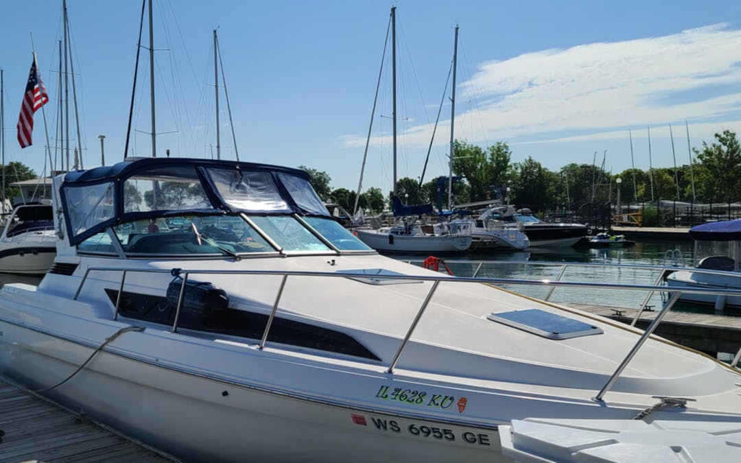 32 Wellcraft Martinique luxury charter yacht - Belmont Harbor South, North Lake Shore Drive, Chicago, IL, USA