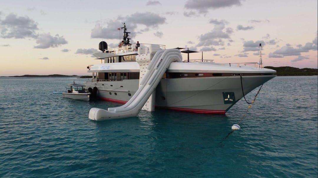 128' Oceanfast luxury charter yacht - Miami