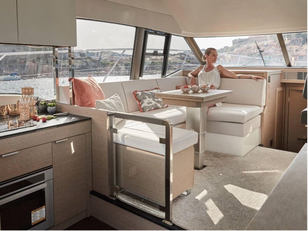 42' Prestige luxury charter yacht - Fréjus, France - 2