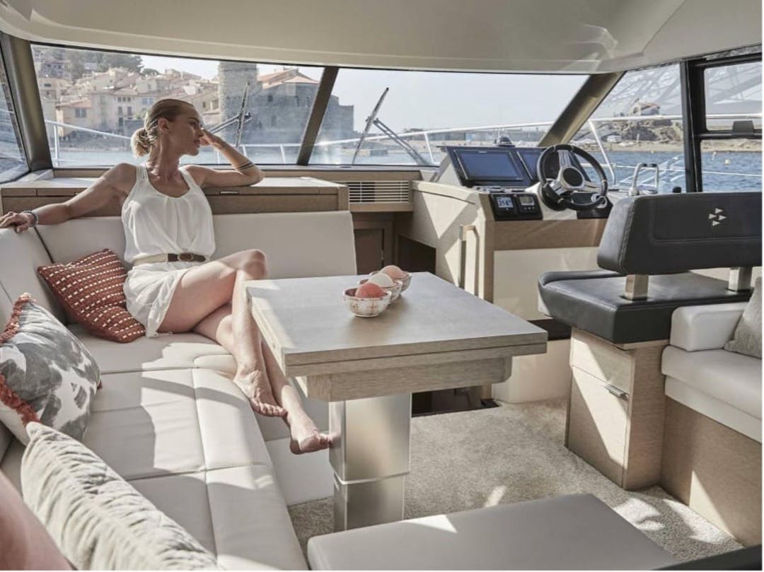 42' Prestige luxury charter yacht - Fréjus, France - 3
