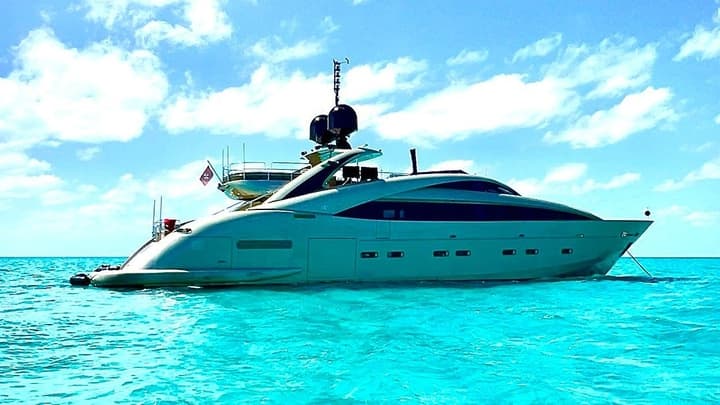 120 Isa luxury charter yacht - The Keys, Florida, USA