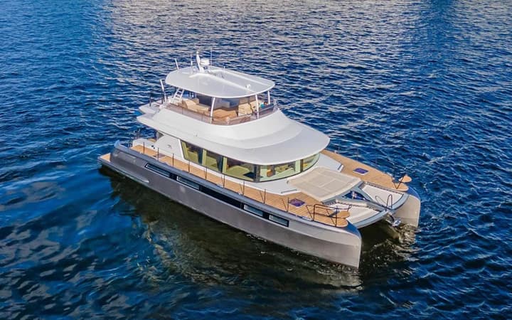 54 Nisi luxury charter yacht - Duffy's Sports Grill, Northeast 163rd Street, North Miami Beach, FL, USA